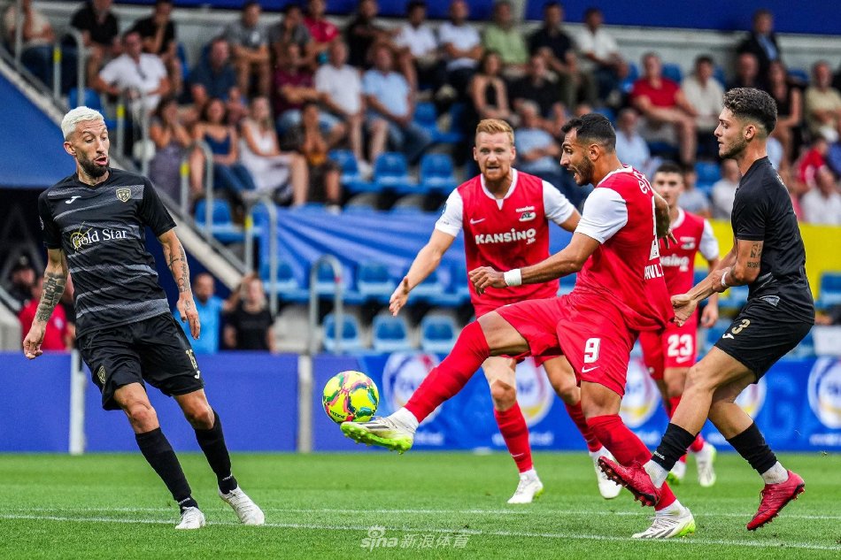 时显得力不 时显得力不